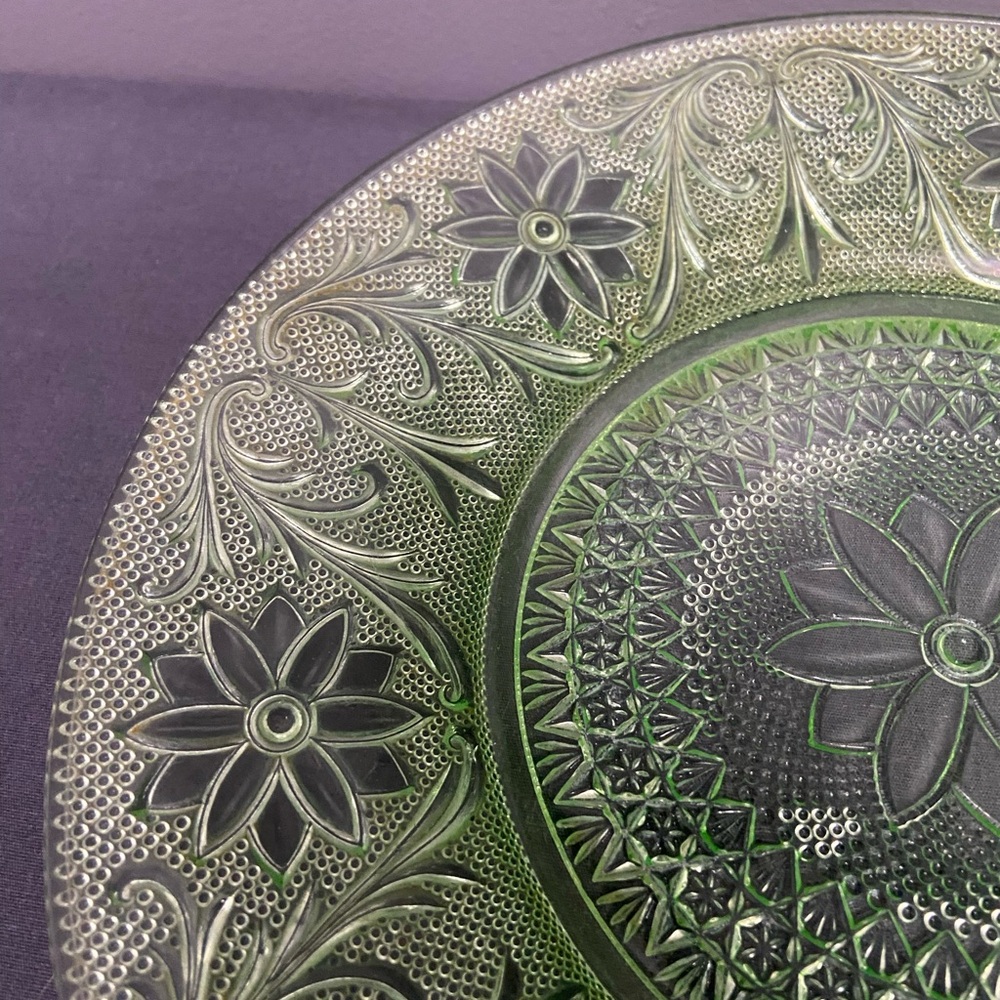 Vintage Uranium Tiara INDIANA GLASS Chantilly Green 10" Dinner Plate Replacement - Picture 9 of 17